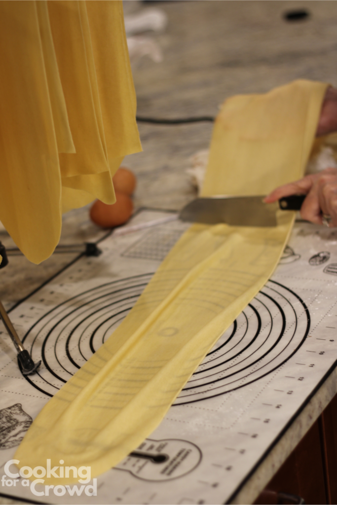 Cut the pasta to the desired length.